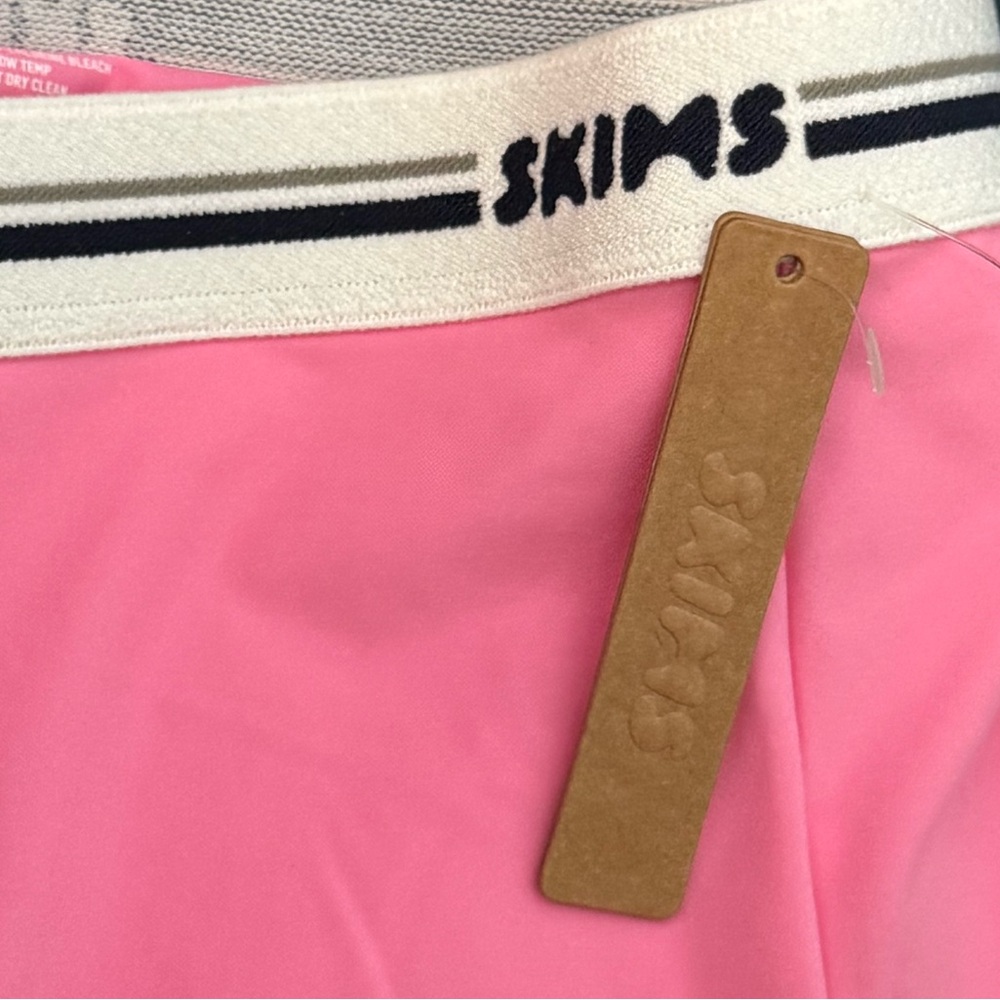NEW WOMENS XL SKIMS EVERYBODY LOGO SKORT SUGAR PINK - PICKLEBALL TENNIS SUMMER - Picture 2 of 3